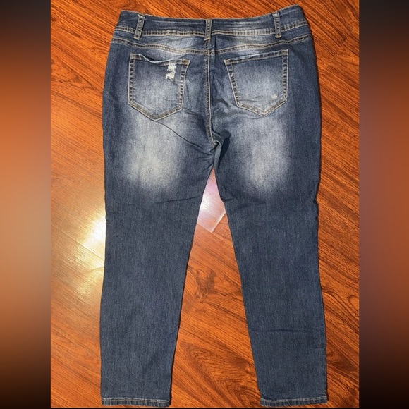 ENCORE Ankle Cropped JEANS size 15 Women’s Distressed 35” W Stretch Style# 965R - Picture 4 of 5